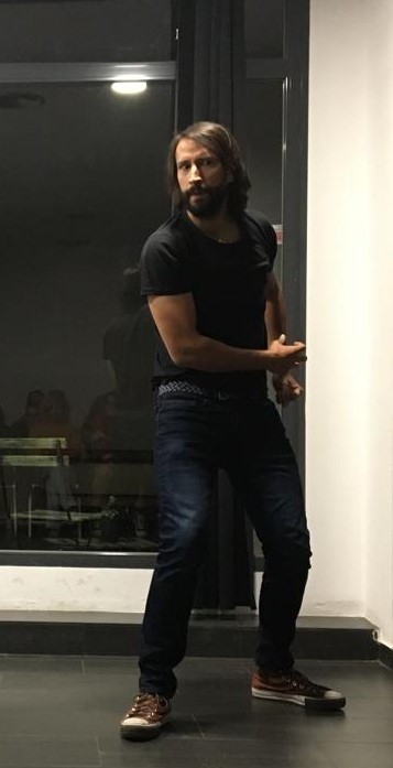 Miguel Bermejo en una clase de improvisación teatral
